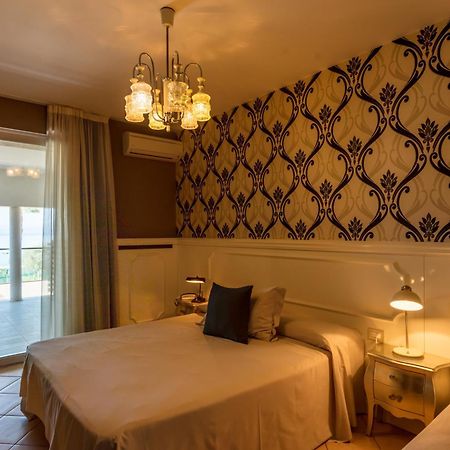 Hotel Maximilian Bardolino Ruang foto
