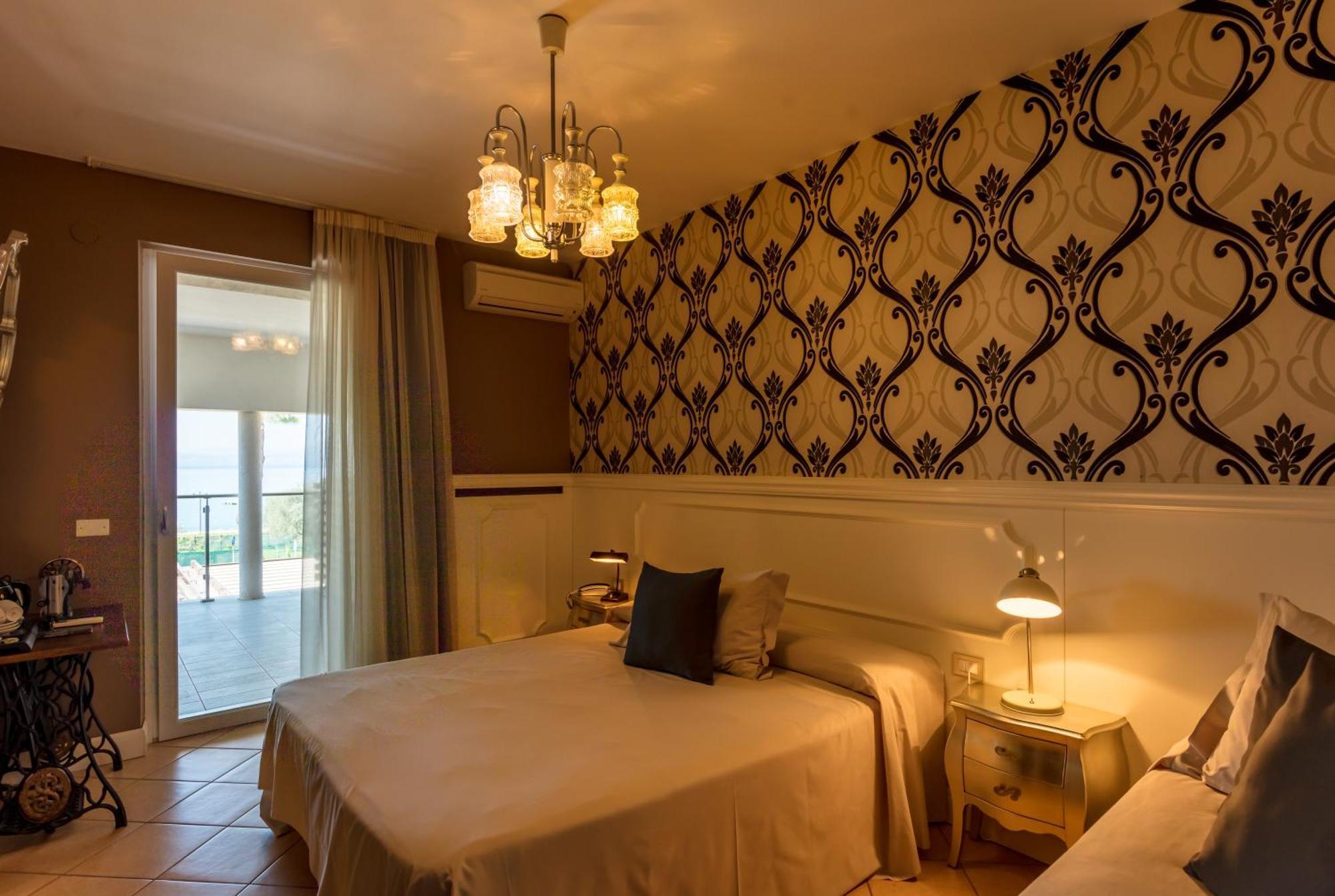 Hotel Maximilian Bardolino Ruang foto