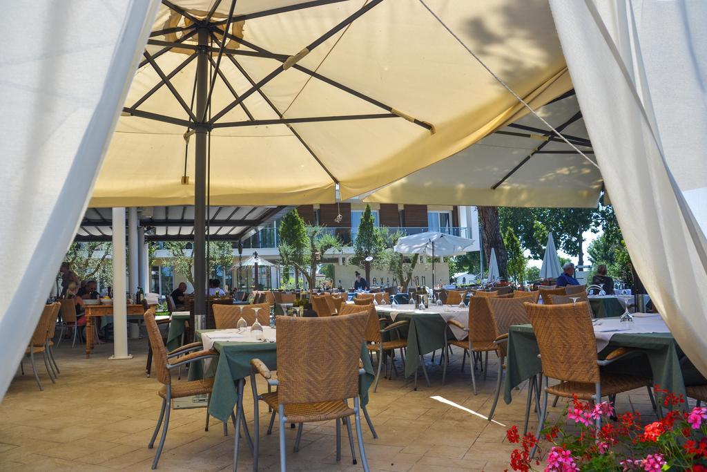Hotel Maximilian Bardolino Bagian luar foto