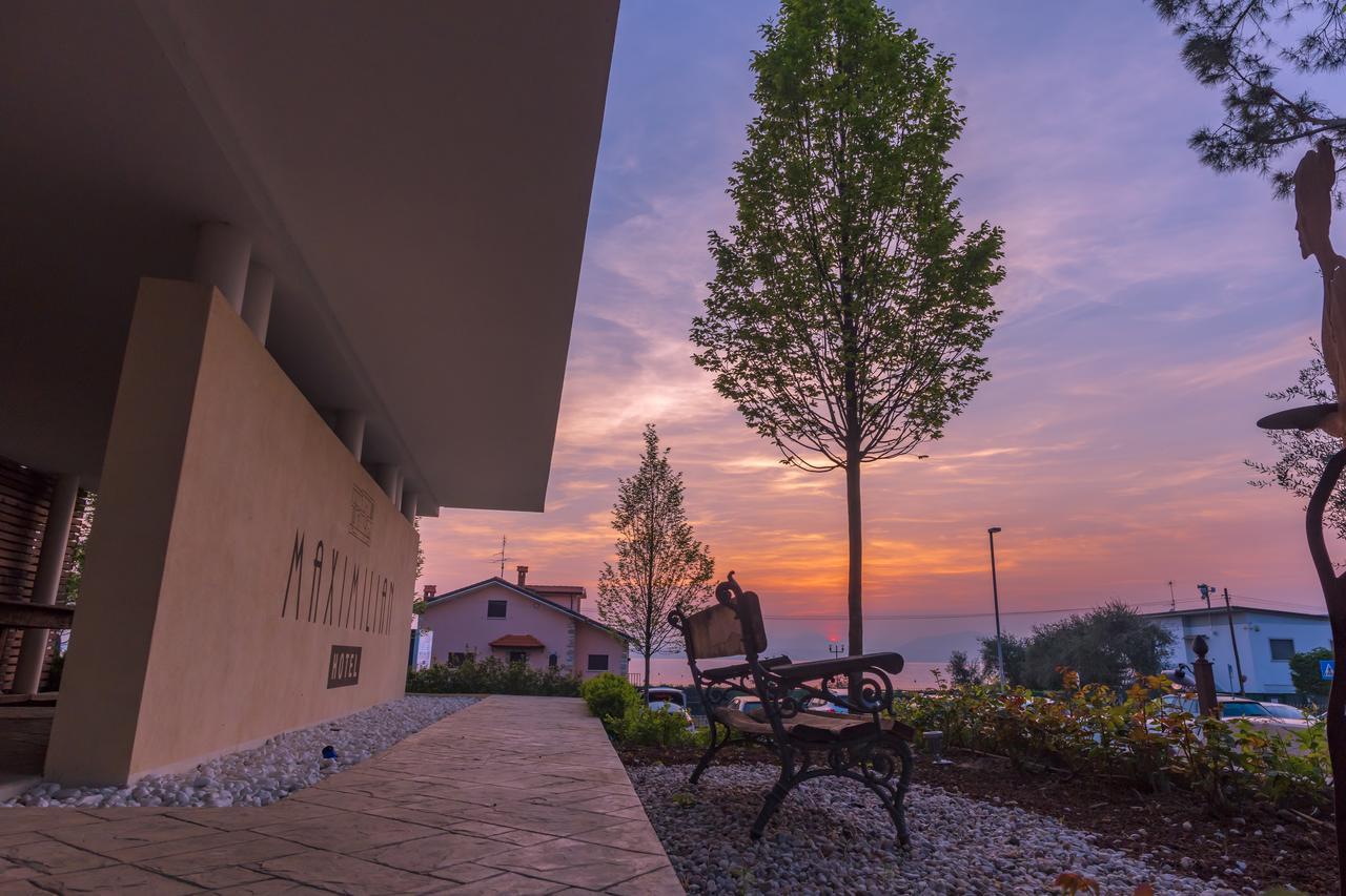 Hotel Maximilian Bardolino Bagian luar foto