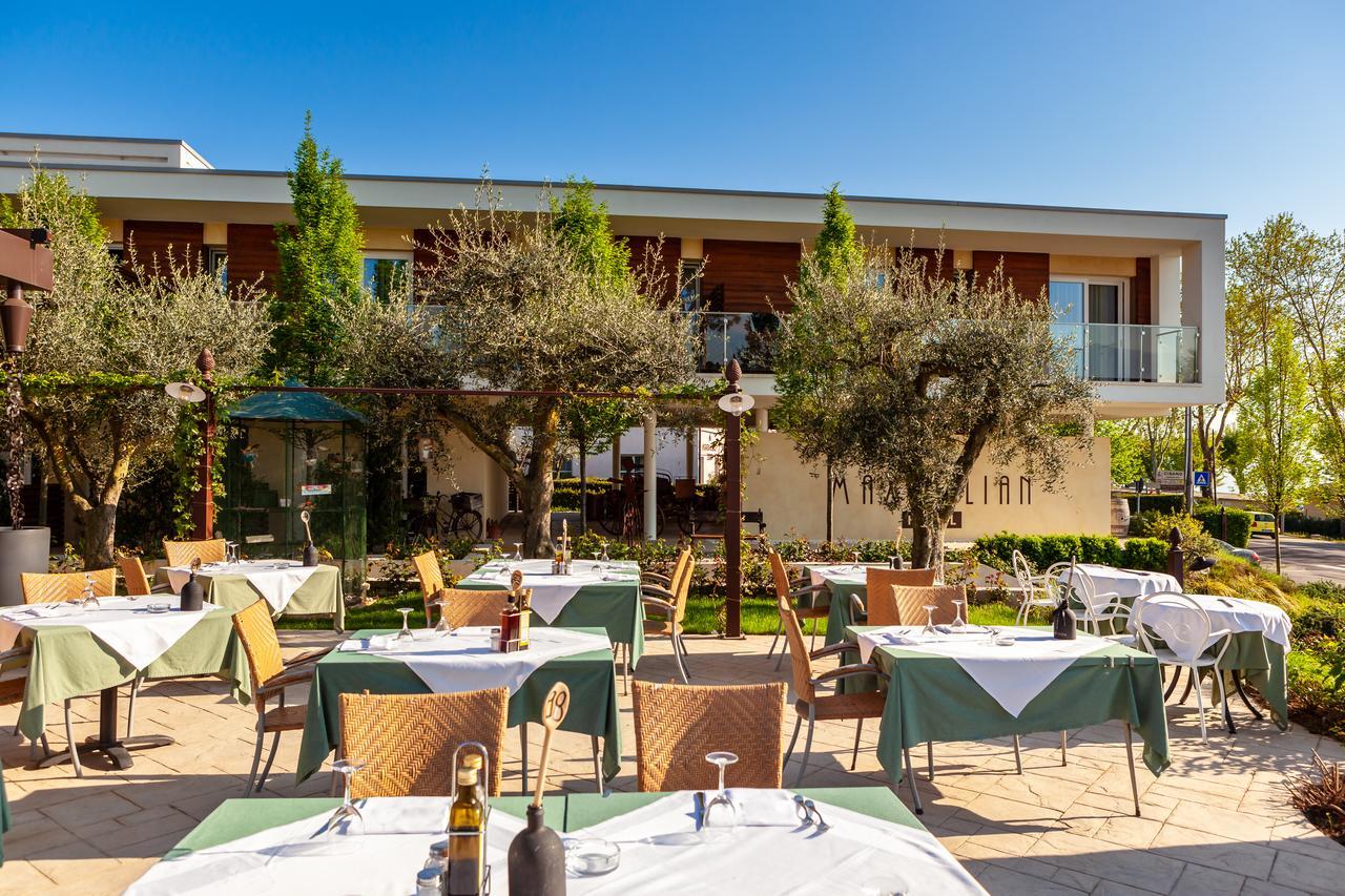 Hotel Maximilian Bardolino Bagian luar foto