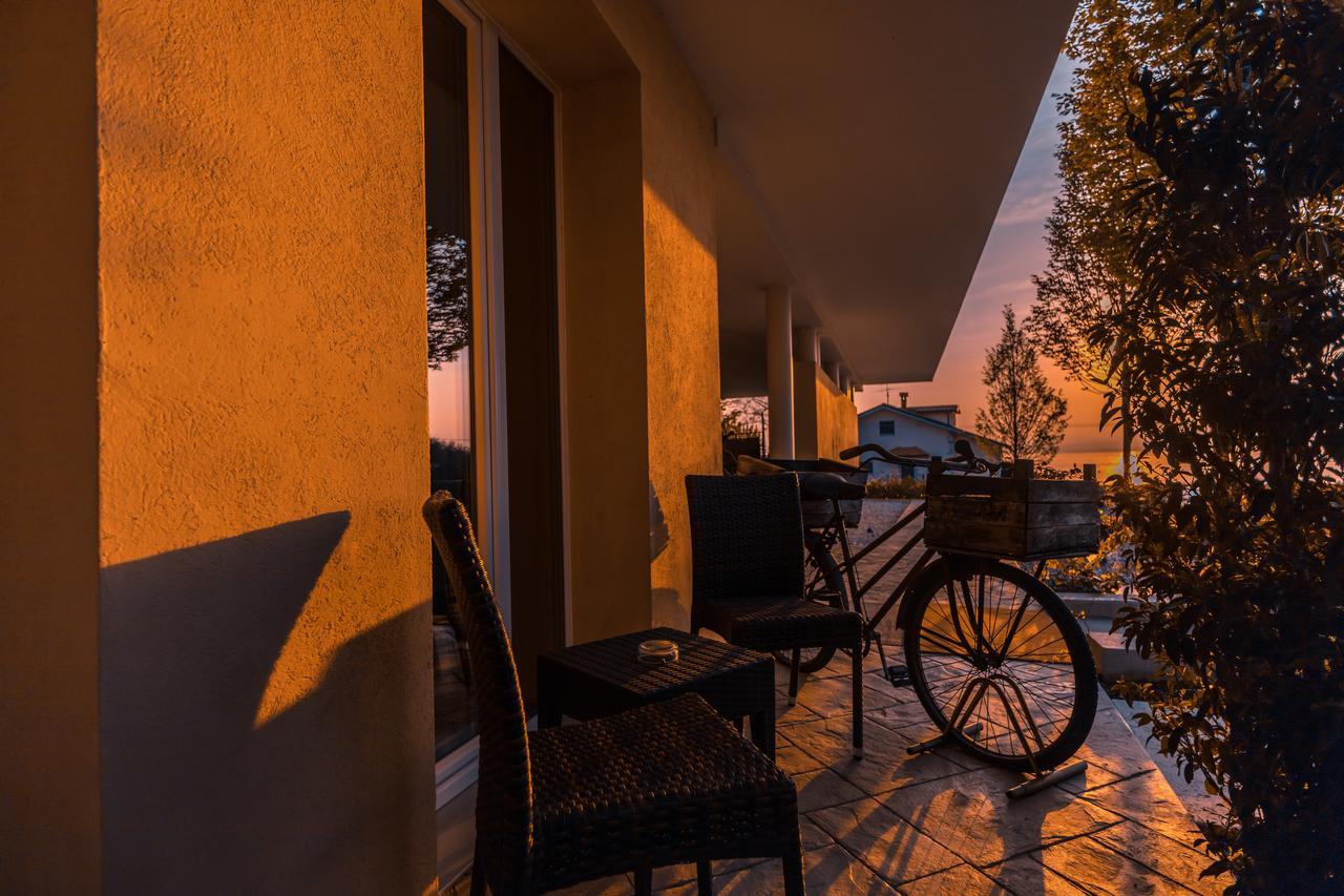 Hotel Maximilian Bardolino Bagian luar foto