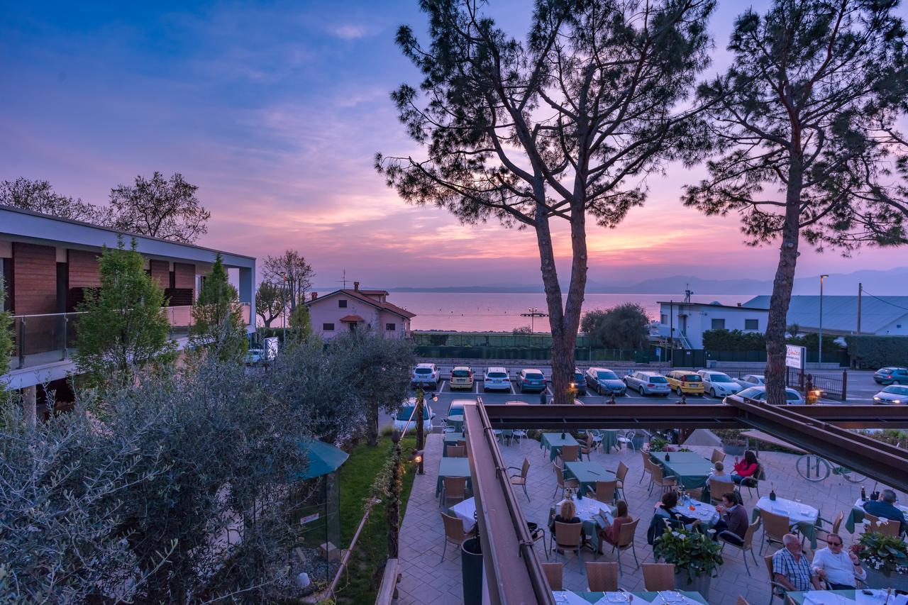 Hotel Maximilian Bardolino Bagian luar foto